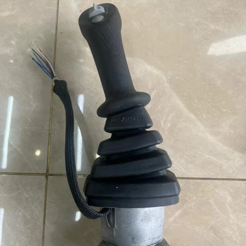 Zvládne joystick Ass.Rexroth EC200 JCB