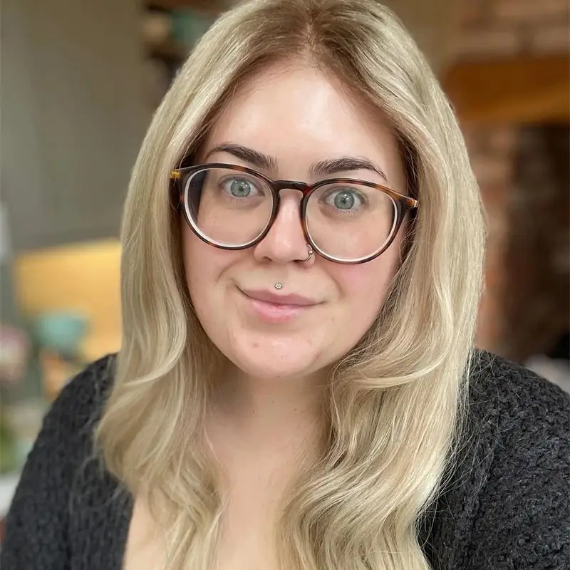 Zvýraznite Ombre Platinum Blonde farebná vlna Syntetická čipka predná časť parochne Ženy tepelne odolné voči vlasy Malé/veľké veľkosti Denné použitie