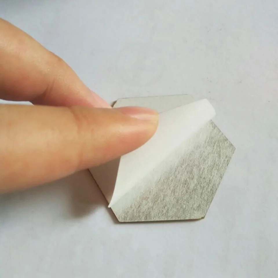 Úplne nové 1 sety nástenné nálepky (vrátane 24ks) akrylové umenie dlaždice 3D zrkadlo 46*40*23 mm zlaté/čierne šesťuholníkové dekorácie
