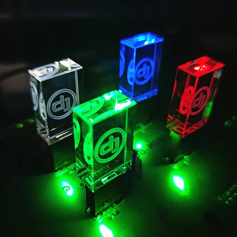 Úplne nové farebné LED svetlo DJ Premium USB 3.0 Vysokorýchlostné písanie čítania zlata Crystal Pendrive s boxom 16 GB 32 GB 64 GB 128 GB