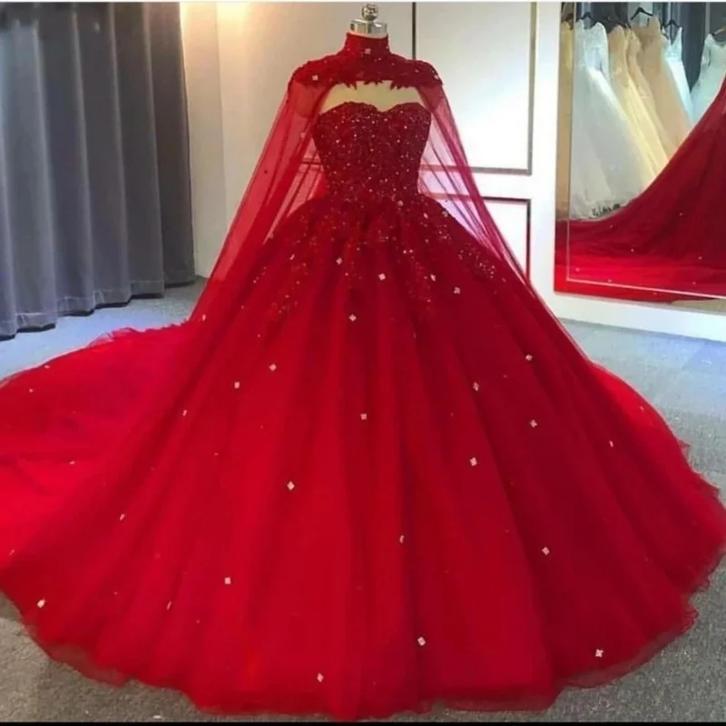 Červené trblietky Quinceanera šaty guľôčkové šaty 2025 Crystal s Cape Long Brithday Dance Party Vestidos de Quinceañera
