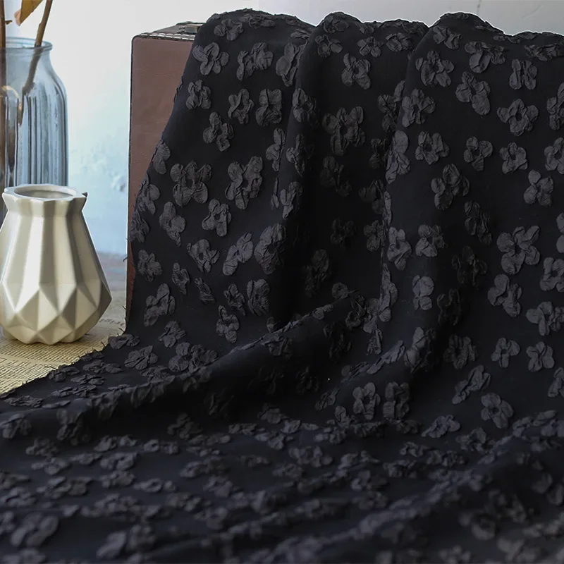 Čierna a biela elastická reliéfna kvetinová bublina Jacquard Tkanina tkané šaty batožinová batožina dekoratívna šijacia tkanina