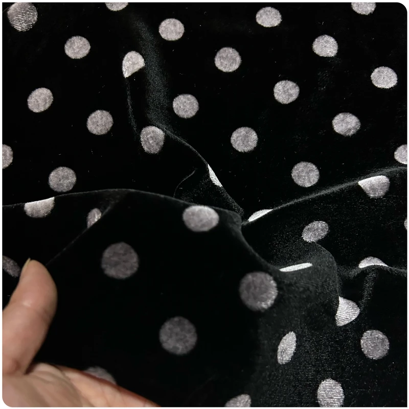 Čierna podrážka so sivou polka dot skutočný zamatový moruša hodvábok zamatový tkanina Polovodné šaty šaty cheongsam horné nohavice tkanina