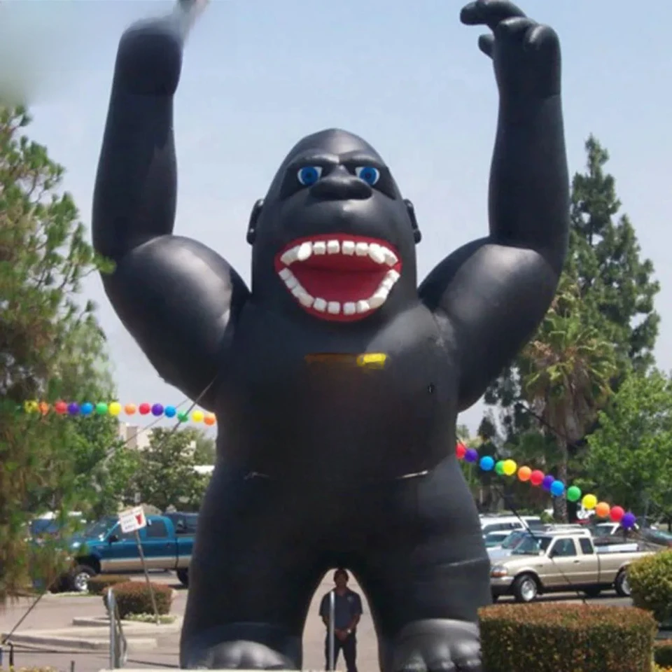 Čierna roztomilá nafukovacia opica, prispôsobenie reklamných maskotov, farebná populárna karikatúra nafukovacia gorilla