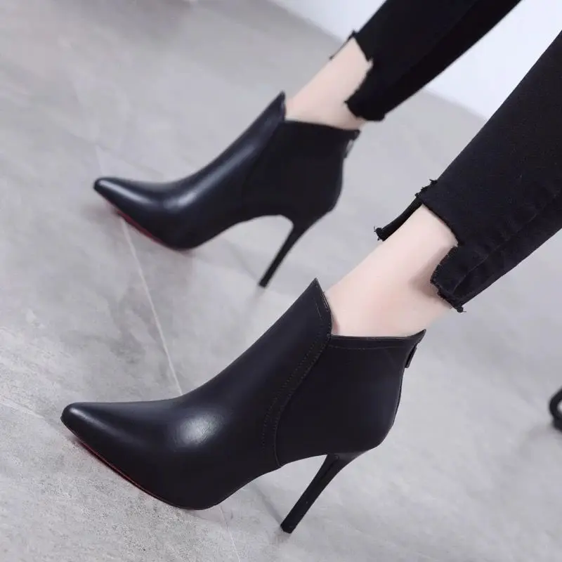 Čierne kožené topánky na podpätku veľmi vysoké podpätky členkové topánky pre ženy Suede špicaté prsty ženy krátke topánky elegantné a elegantné v ponuke