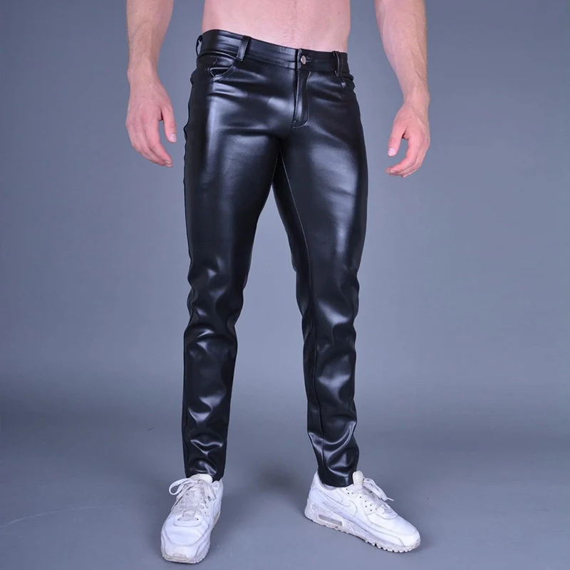 Čierny matný faux latex mužský telescon Pencil Pants Pánske elegantné sexy Pu tenké nohavice s vreckom nové kožené streetwear nohavičky Custom