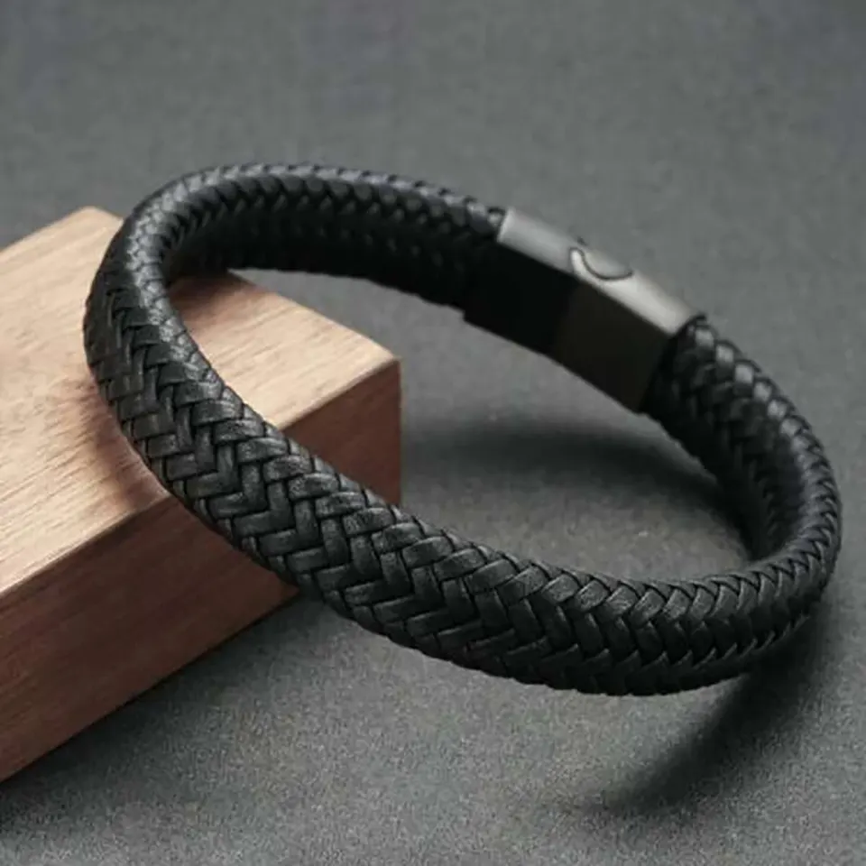 Čierny PU kožený magnetický náramok mužov zrelých a elegantných a elegantných a dáva mužom najlepší darček pre mužov