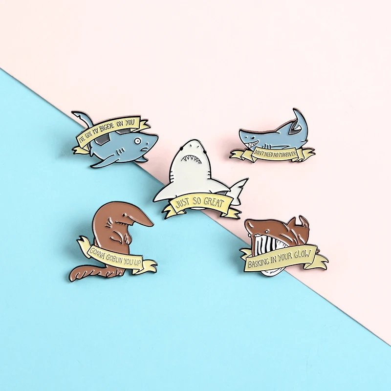 Čudné držanie tela Ferocious Grey Blue Shark Evil Smile Pins Binking in Your Glow, škriapanie, vyzdobia detské dekorácie
