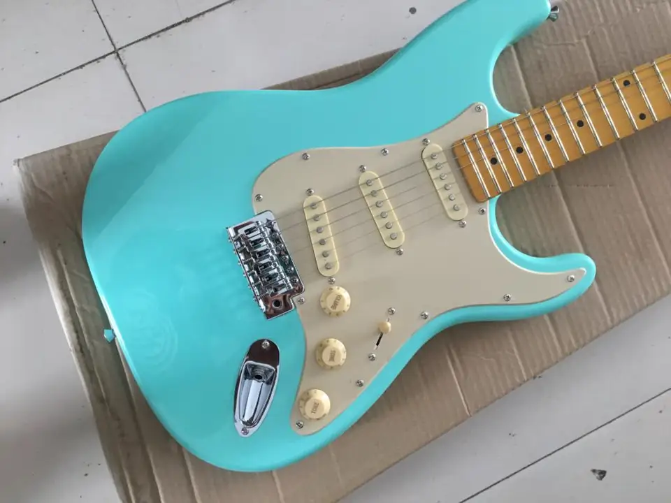 Čína gitarová továreň Vlastné svetlo modrá ST elektrická gitara Doprava zdarma prepravu javorového hmatníka SSS Pickup na sklade 11
