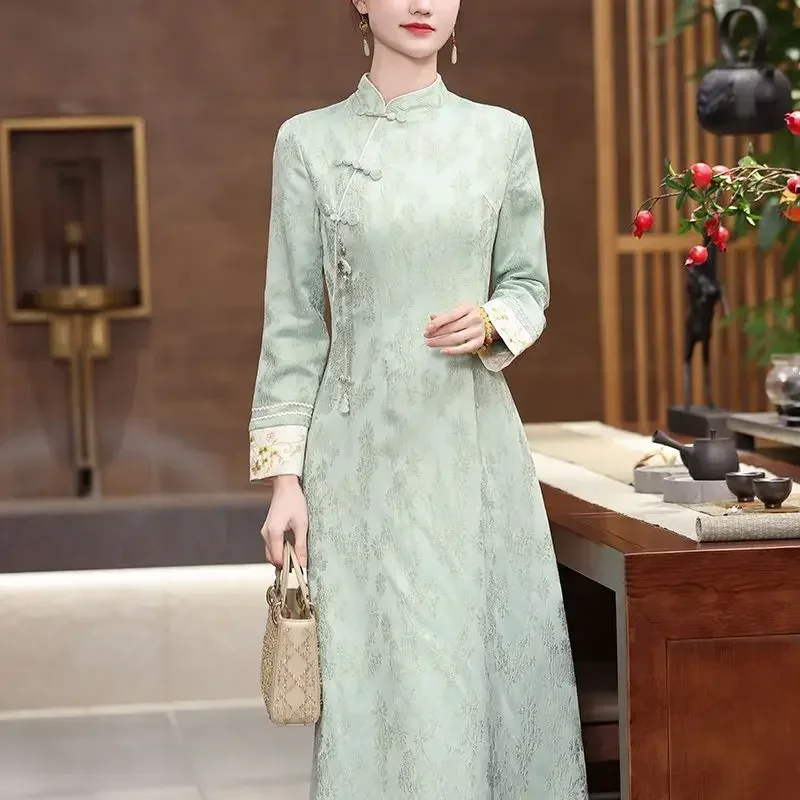 Čínske tradičné ženy Qipao šaty zelené žací