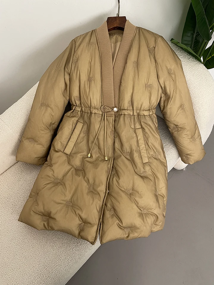 Čínsky zimný kabát Čínsky štýl Ženy v Číne, vyšíva v krku dlhé ženy Slim Slim 90% Biela kačica Down Jacket Outerwear Streetwear