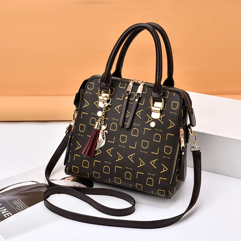 Ľahká luxusná retro módna dámska kabelka, trend atmosféry všetky dochádzajúce vrecká s jedným ramenom Crossbody Bag