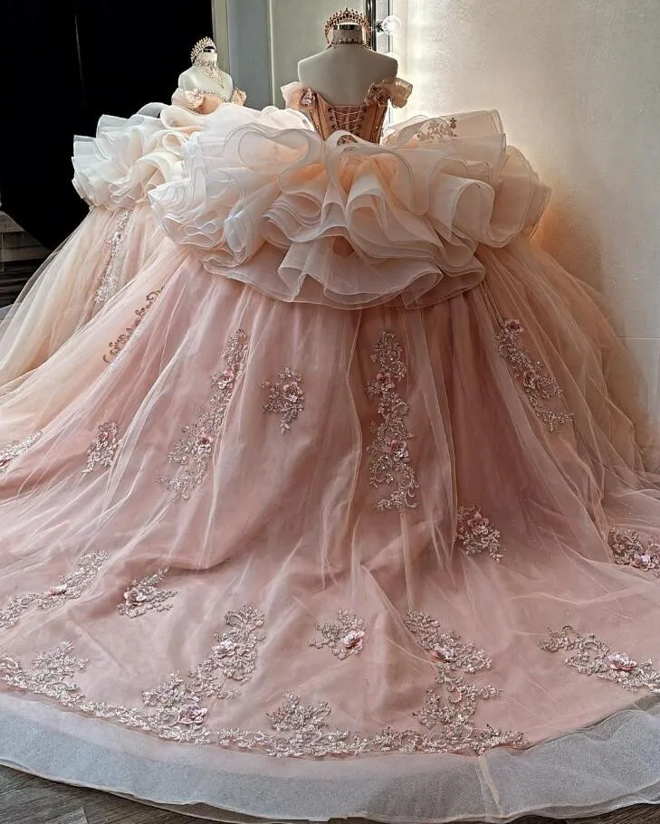Šaty broskyňovej ružovej iskrivej princeznej Quinceanera 2024 Ruffles Puffy Corset Boning Crystal Vestidos de 15 Años Sweet 16 Prom šaty