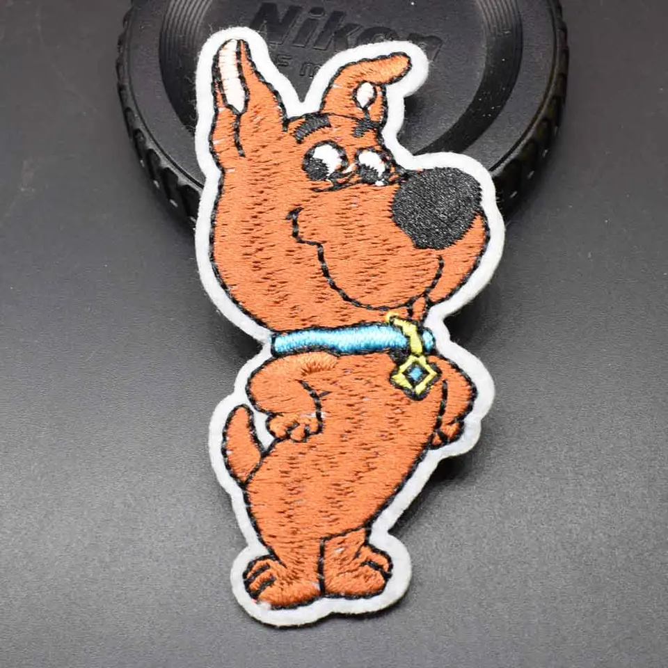 Železo Animal Dog na vyšívané oblečenie hnedé štyri osoby na psích škvrnách pre veľkoobchodné oblečenie