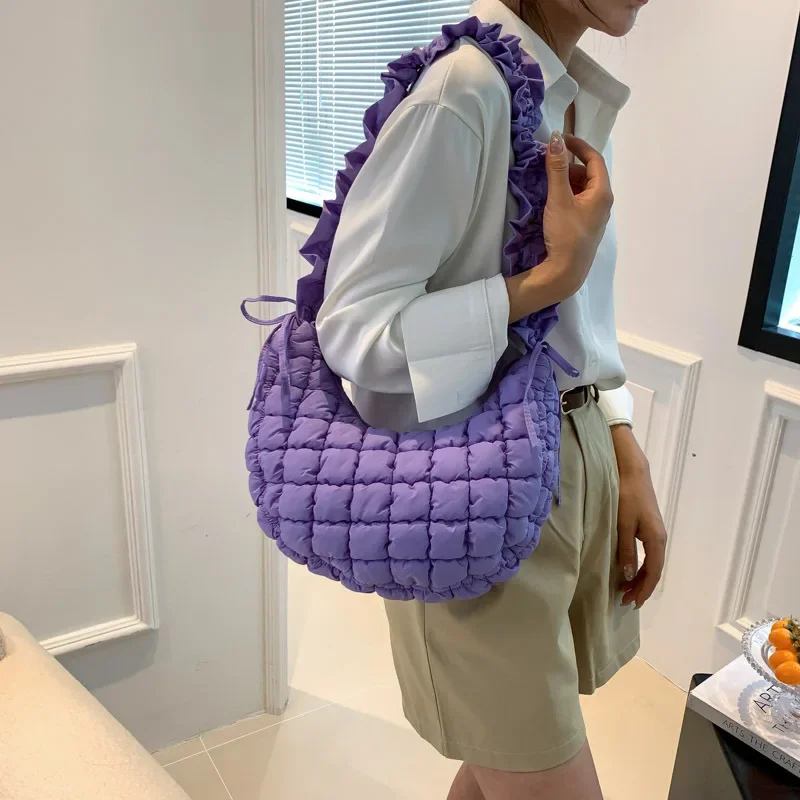 Ženy Bubble Cloud Bag Pevné prešívané čalúnené kabelky Kreatívna veľká kabelka Zipper Uzatvorenie nastaviteľný ramenný remienok na večierok leto