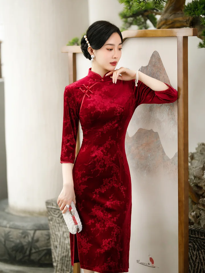 Ženy Jacquard Velvet vintage cheongsam s dlhým rukávom Slim Elegantné svadobné kostýmy Čínsky štýl plus šaty veľkosti m až 5xl