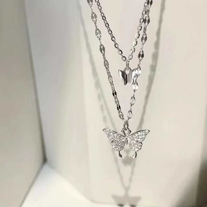Ženy lesklý motýľový náhrdelník móda dvojvrstvová dvojvrstvová prívesok Cross Choker Retial Svetlo Luxusné reťazové kosti reťaz Party šperky