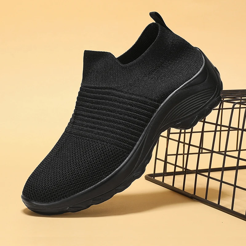 Ženy príležitostné vychádzkové topánky 2024 vankúše Chunky Sneaker Výška Zvyšovanie priedušného sklzu na mokasároch Ladytrainers