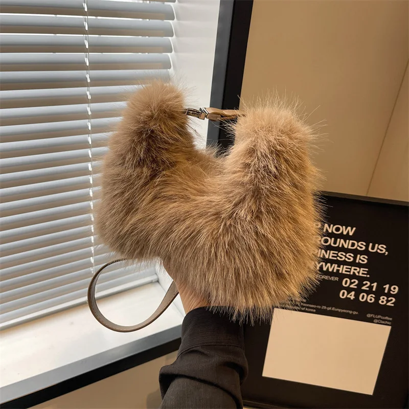 크로스백 여성 가방 2023 Nový zimný trend masívne farebné plyšové teplé našuchorené crossbody vrecko Imitácia líšky Fox Hair Raka dizajnér dizajnér kabelky